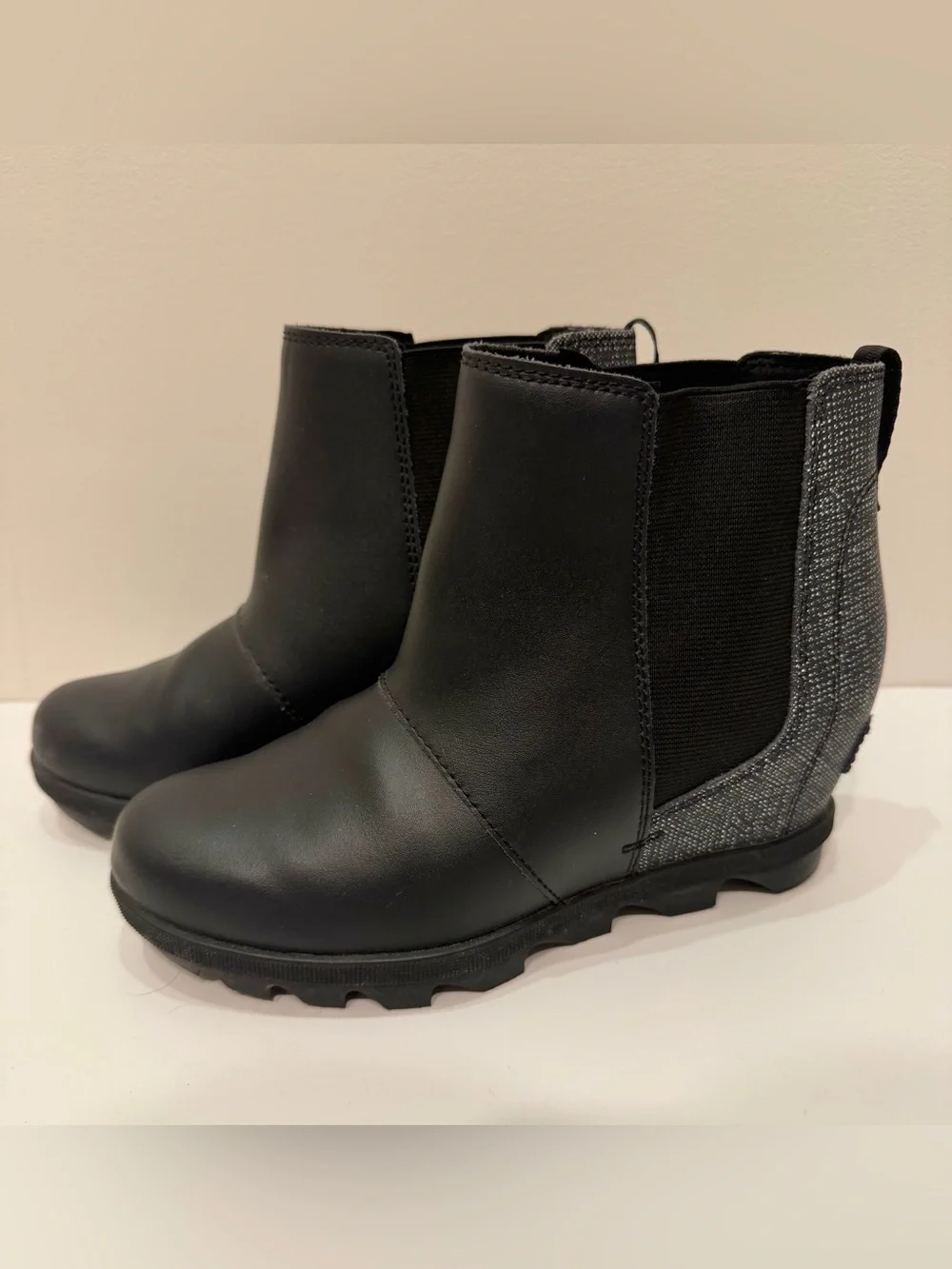 SOREL Youth Joan of Arctic Wedge II Chelsea Booties